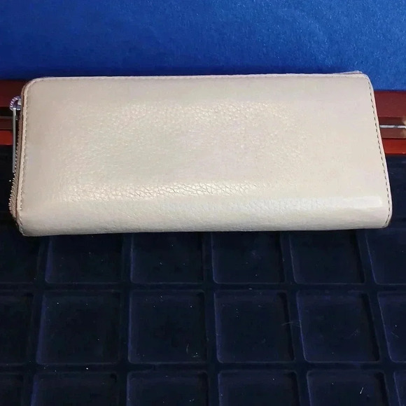 MICHAEL KORS XL ZIPPY WALLET Light Gray - Picture 8 of 12